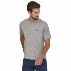 Patagonia Men's Cap Cool Daily Graphic Shirt -Simms || Orvis || Patagonia Sales 2023 231 patagonia mens cap cool daily graphic shirt 73 skyline feather grey 04 scaled