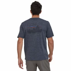 Patagonia Men's Cap Cool Daily Graphic Shirt -Simms || Orvis || Patagonia Sales 2023 231 patagonia mens cap cool daily graphic shirt 73 skyline smolder blue x dye 03 scaled