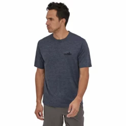 Patagonia Men's Cap Cool Daily Graphic Shirt -Simms || Orvis || Patagonia Sales 2023 231 patagonia mens cap cool daily graphic shirt 73 skyline smolder blue x dye 04 scaled