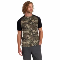 Simms Challenger Solar Tee -Simms || Orvis || Patagonia Sales 2023 231 simms challenger solar tee regiment camo olive drab carbon 02 scaled