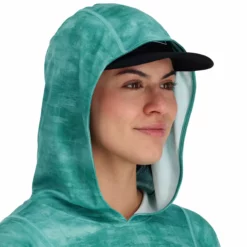 Simms Women's Challenger Solar Hoody -Simms || Orvis || Patagonia Sales 2023 231 simms womens challenger solar hoody gulf blue daze 02 scaled