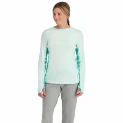 Simms Women's SolarFlex Crew -Simms || Orvis || Patagonia Sales 2023 231 simms womens solarflex crew sea breeze wave print gulf blue 02 scaled